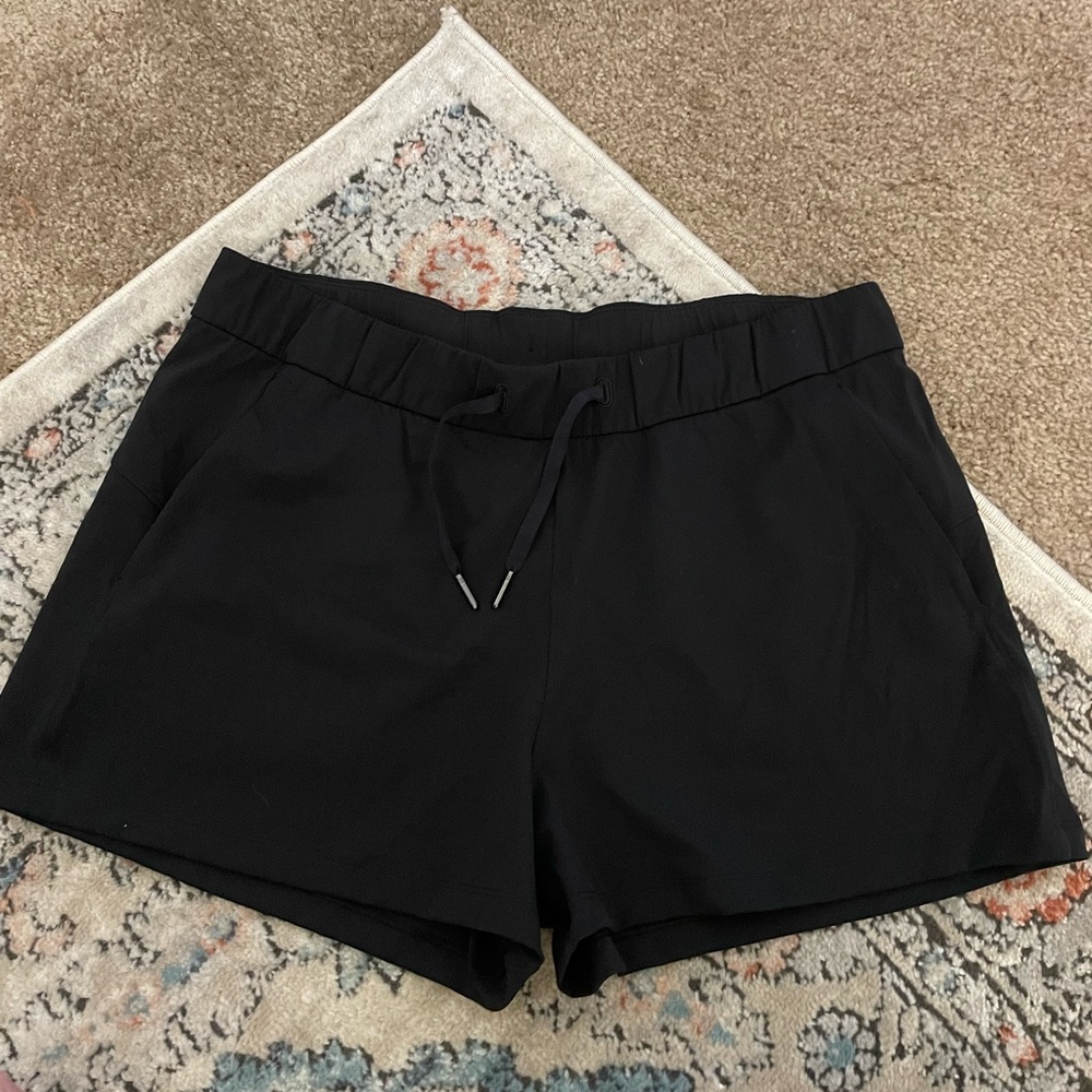 Lululemon on the fly shorts luxstreme 12